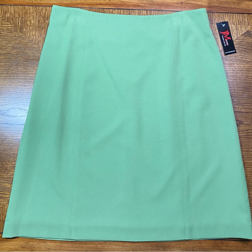 NWT JM Studio by John Meyer Sage / Green Stretch Pencil Skirt
Size 14
